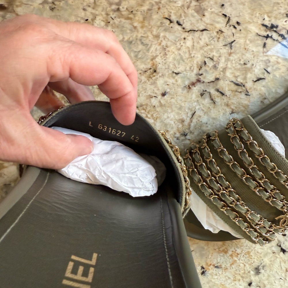 CHANEL Slides - Picture 7 of 16